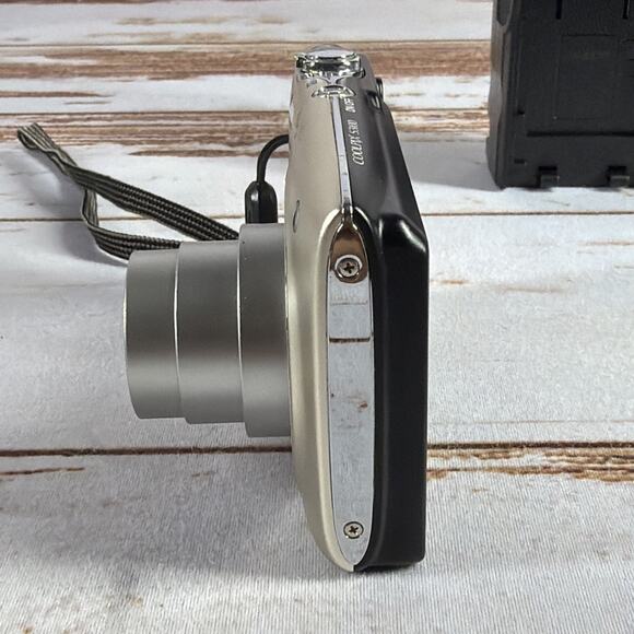 Nikon COOLPIX S3100 14MP Digital Camera – Gold – Tested – Charger & Battery - Picture 3 of 7